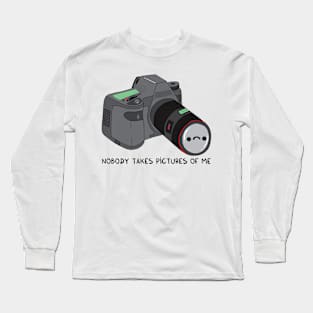 Nobody takes pictures of me Long Sleeve T-Shirt